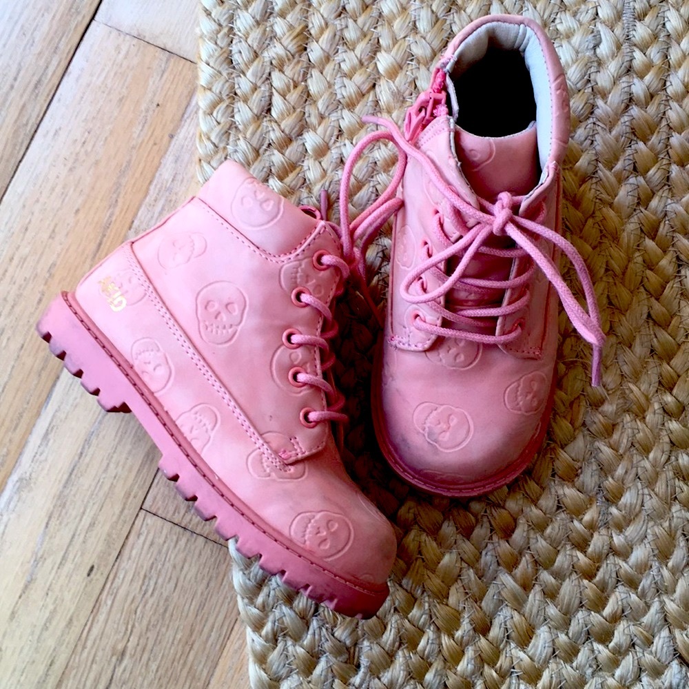 AKID skull pink hiking boots size 9